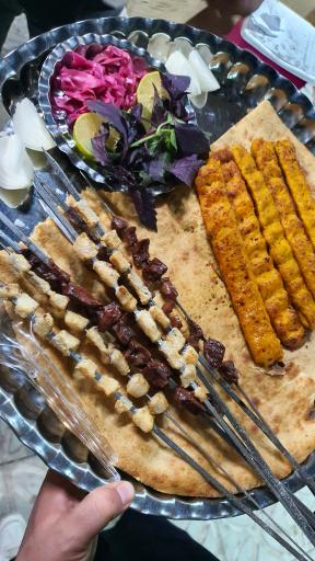 عکس رستوران نصف جهان