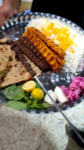 عکس رستوران نصف جهان