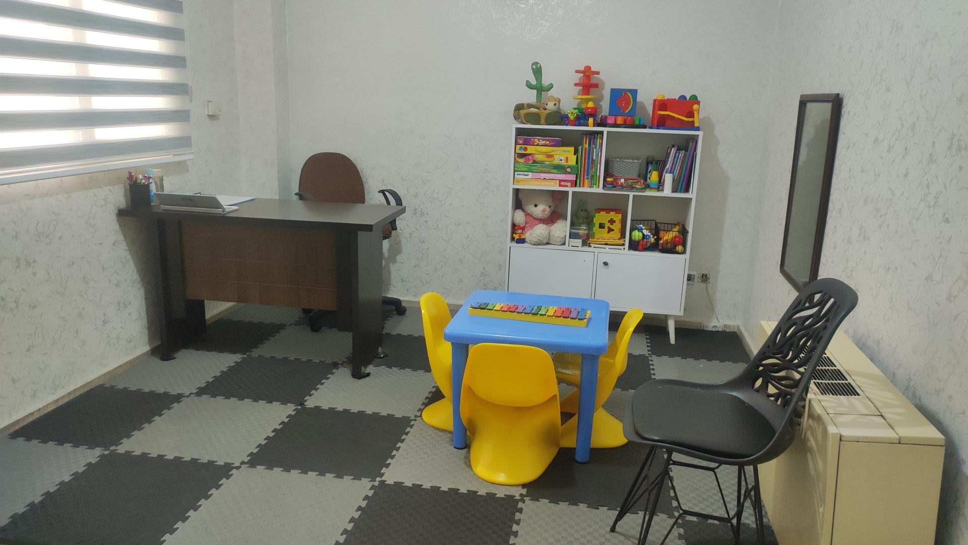 عکس کاردرمانی و گفتاردرمانی هژیر صالحی