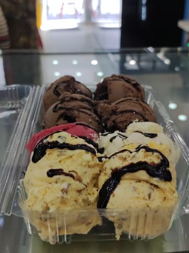 عکس کافه بستنی آرش 