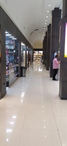 عکس مرکز خرید دیپلمات