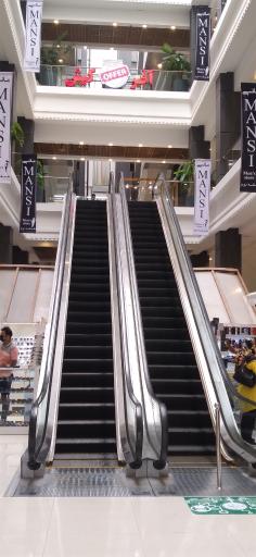 عکس مرکز خرید دیپلمات