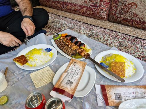 عکس کافه رستوران پسرخاله