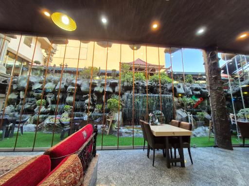 عکس کافه رستوران پسرخاله