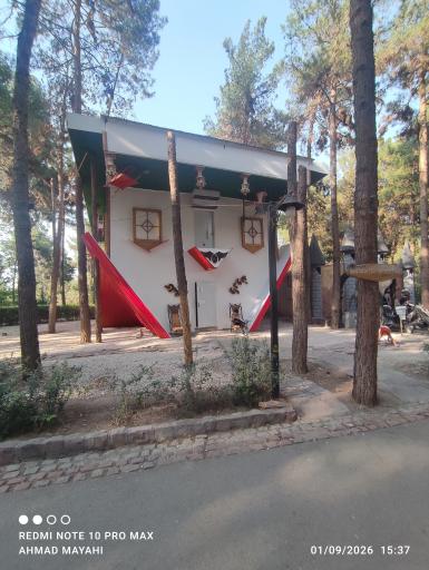 عکس کلبه وارونه باغ مشهد