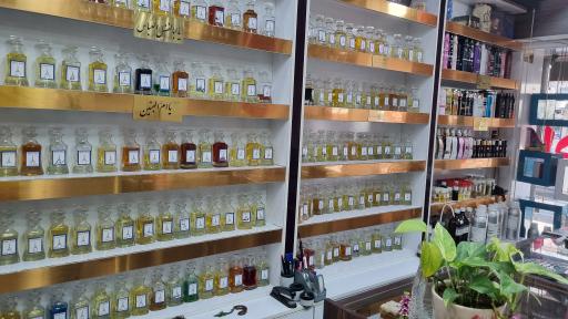 عکس فروشگاه عطر شمیم