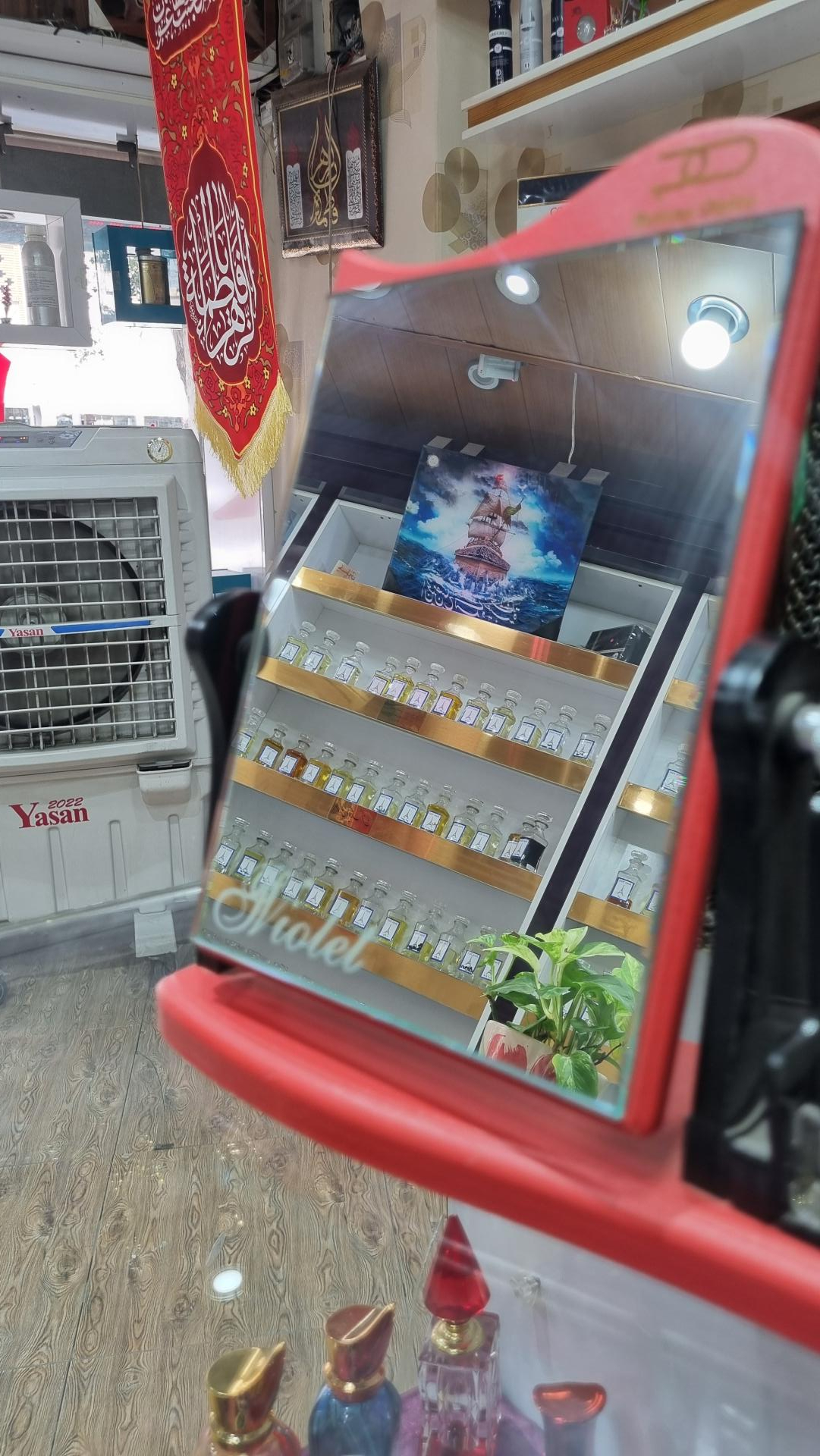 عکس فروشگاه عطر شمیم