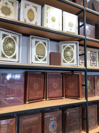 عکس کتاب فروشی پدر