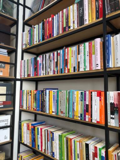 عکس کتاب فروشی پدر