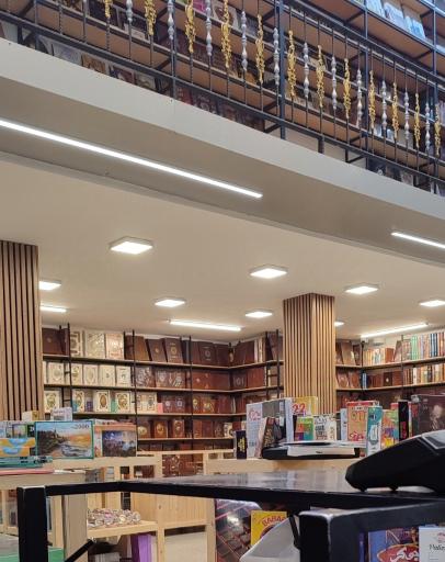 عکس کتاب فروشی پدر