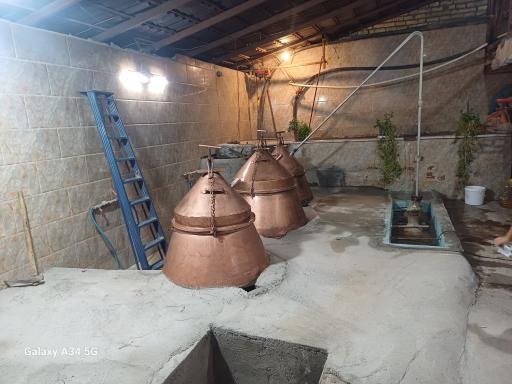 عکس کارگاه عرقیجات سنتی ریحانگل