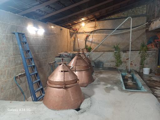 عکس کارگاه عرقیجات سنتی ریحانگل