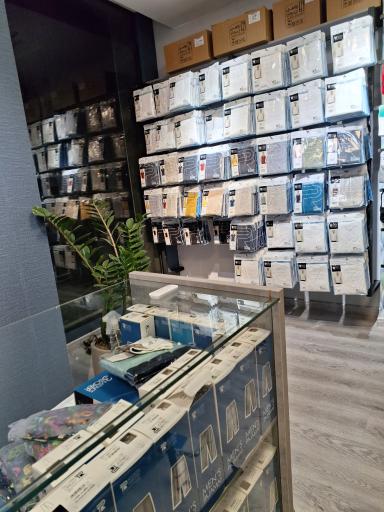 عکس فروشگاه رویین تن پوش شعبه چیتگر