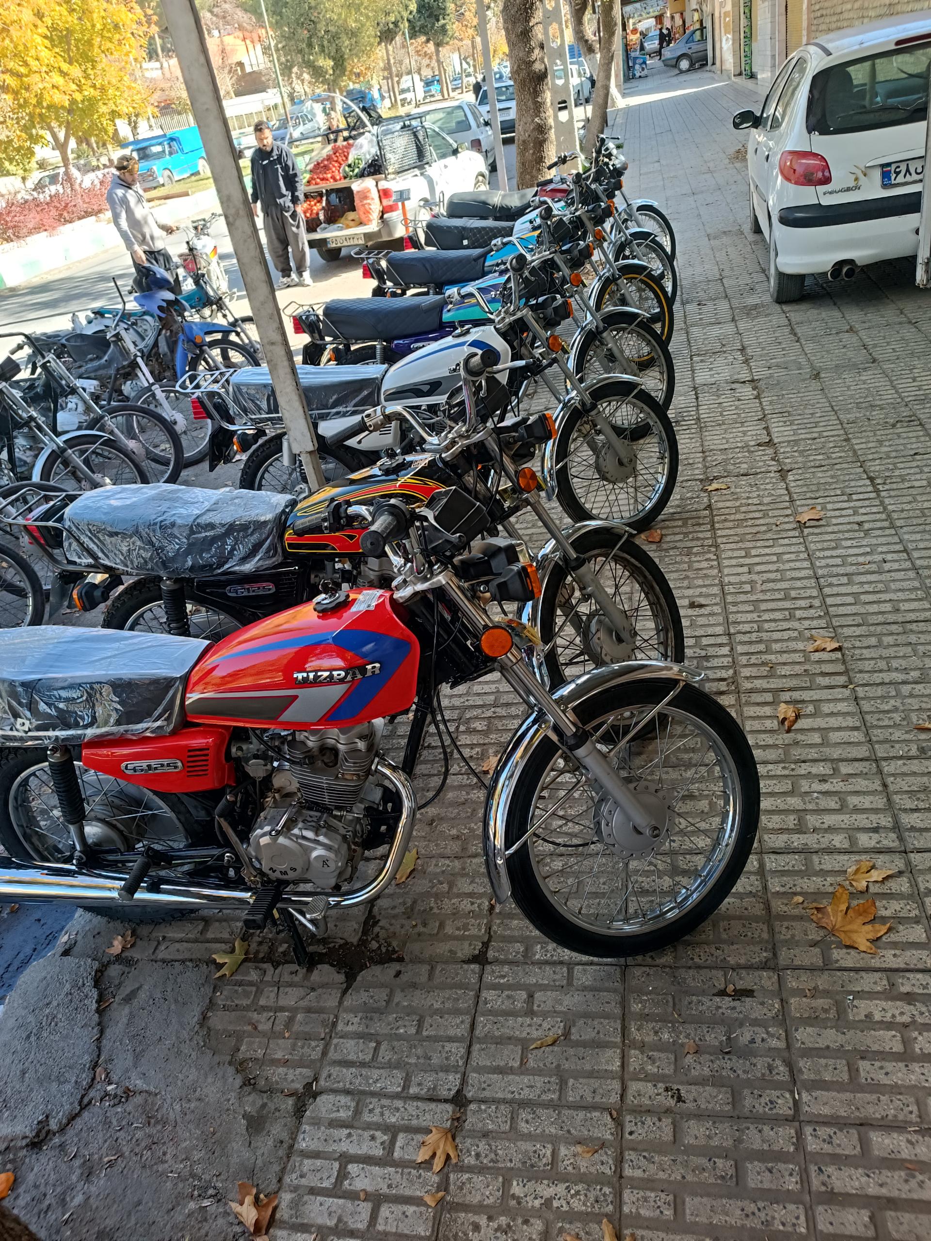 عکس موتور فروشی آرین سیکلت