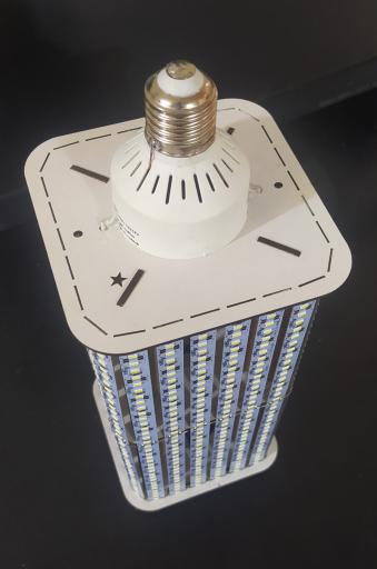 عکس تولید لامپ و تابلو سازی سیامک