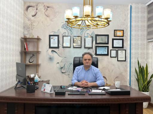 عکس دکتر مهدی احمدی فوق تخصص جراحی پلاستیک و زیبایی