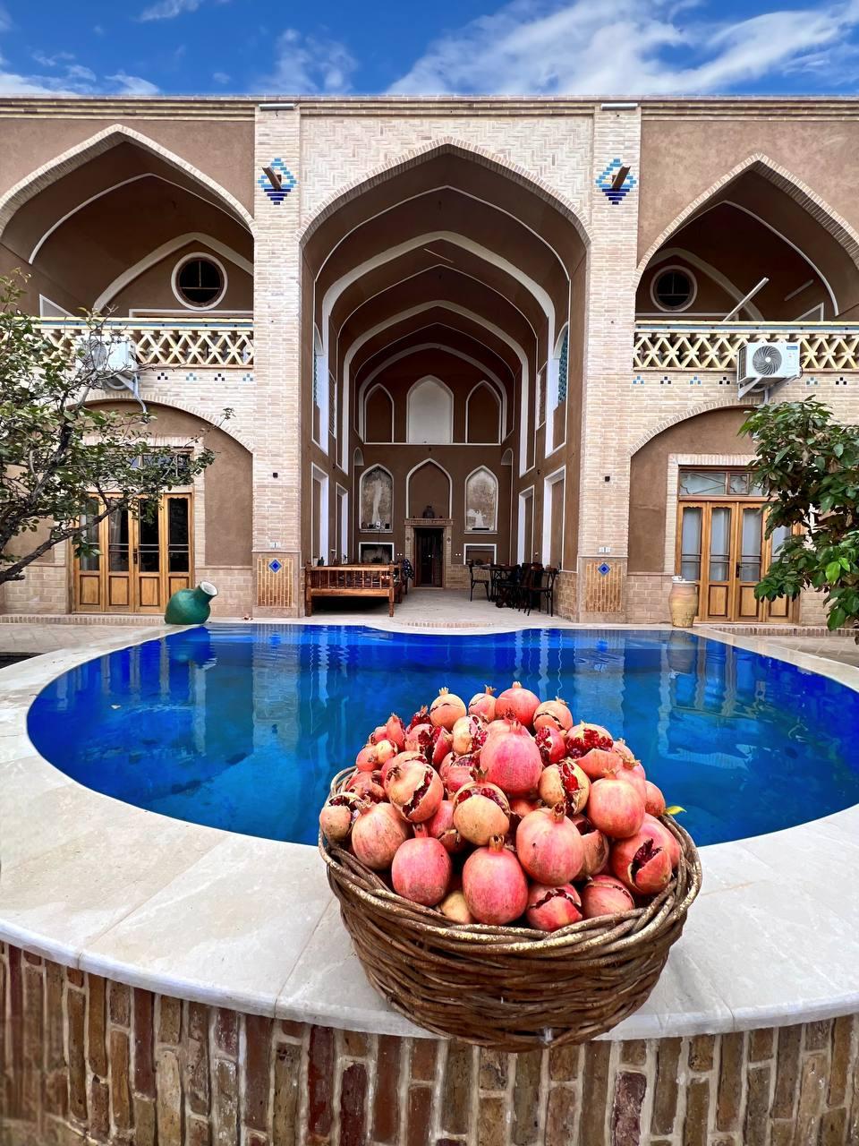 عکس عمارت مهربانو عقدا