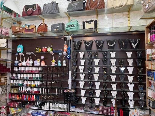 عکس فروشگاه آرایشی و بهداشتی طنین