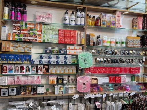 عکس فروشگاه آرایشی و بهداشتی طنین