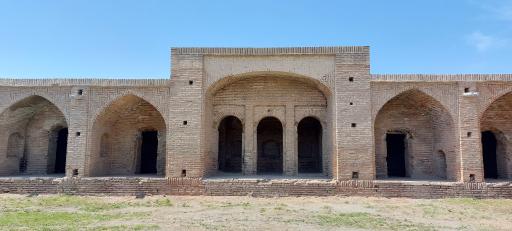 عکس کاروانسرای ینگی امام
