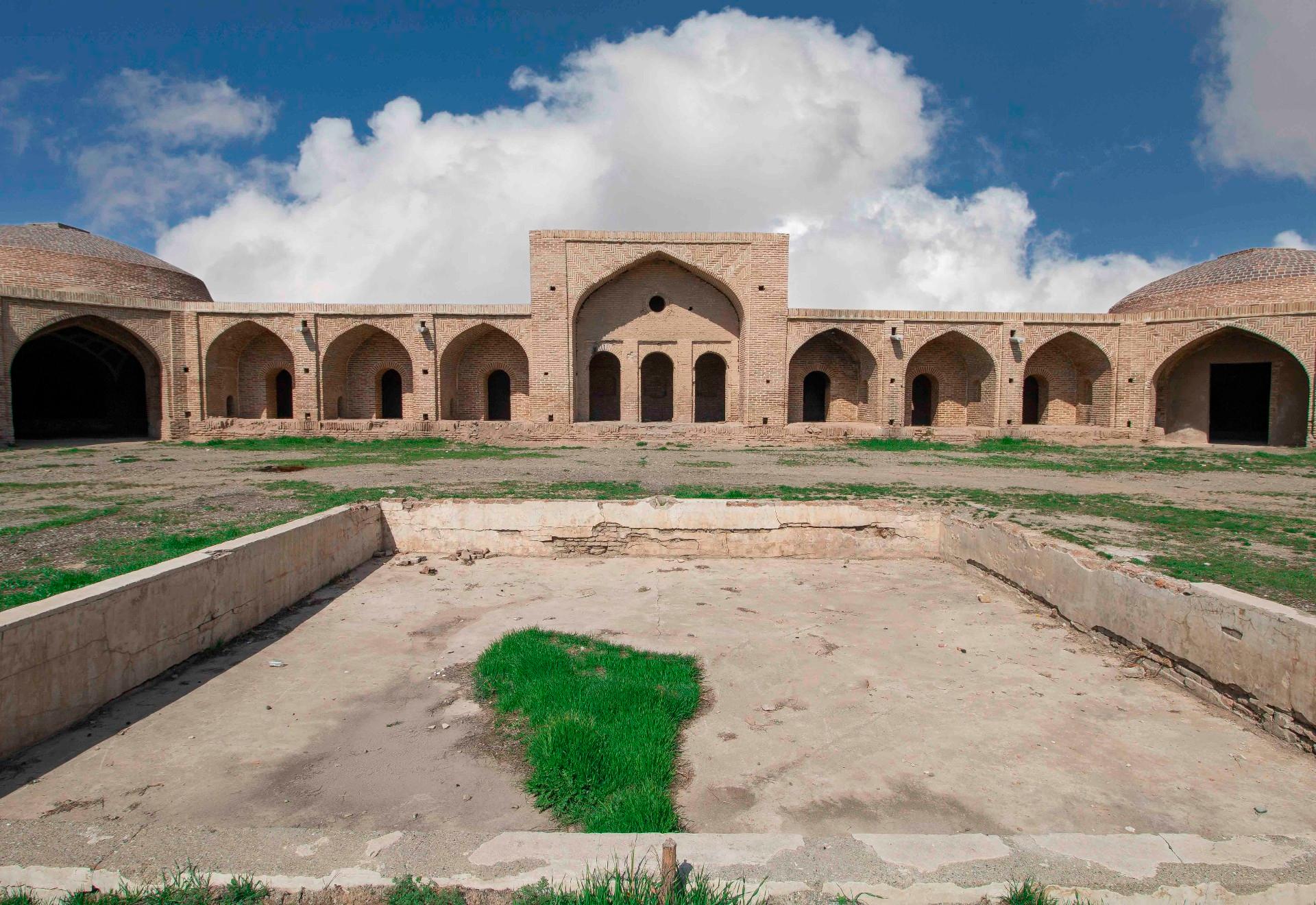 عکس کاروانسرای ینگی امام