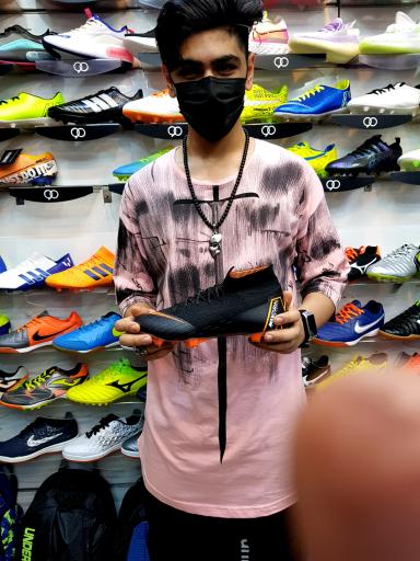 عکس فروشگاه ورزشی 90