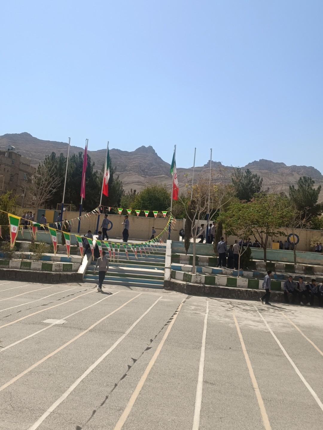 عکس دبیرستان پسرانه امیرکبیر قهجاورستان