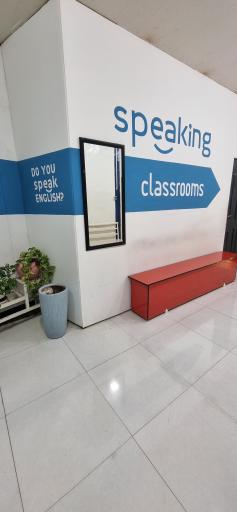 عکس آکادمی زبان استاد زاده