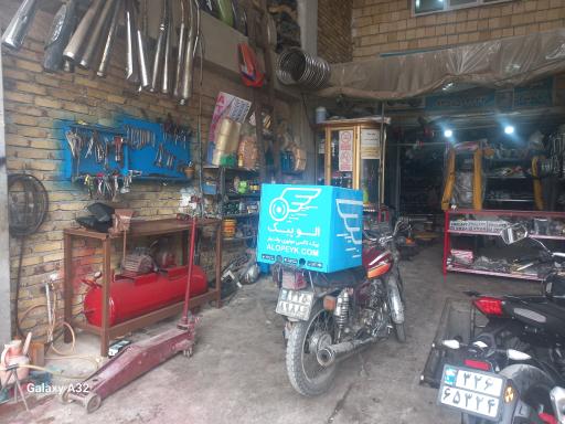 عکس تعمیرگاه موتور سیکلت بهنام