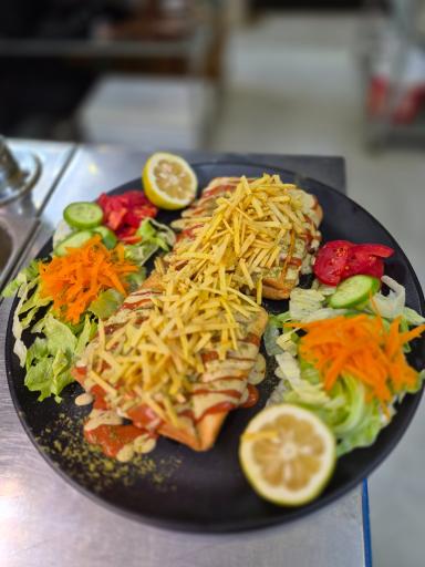 عکس فست‌ فود پسران خوب