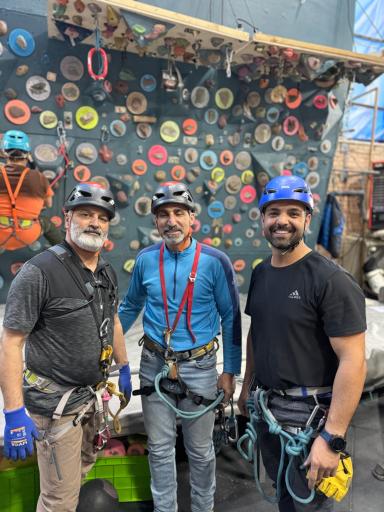 عکس باشگاه سنگنوردی زنده یاد طاهری