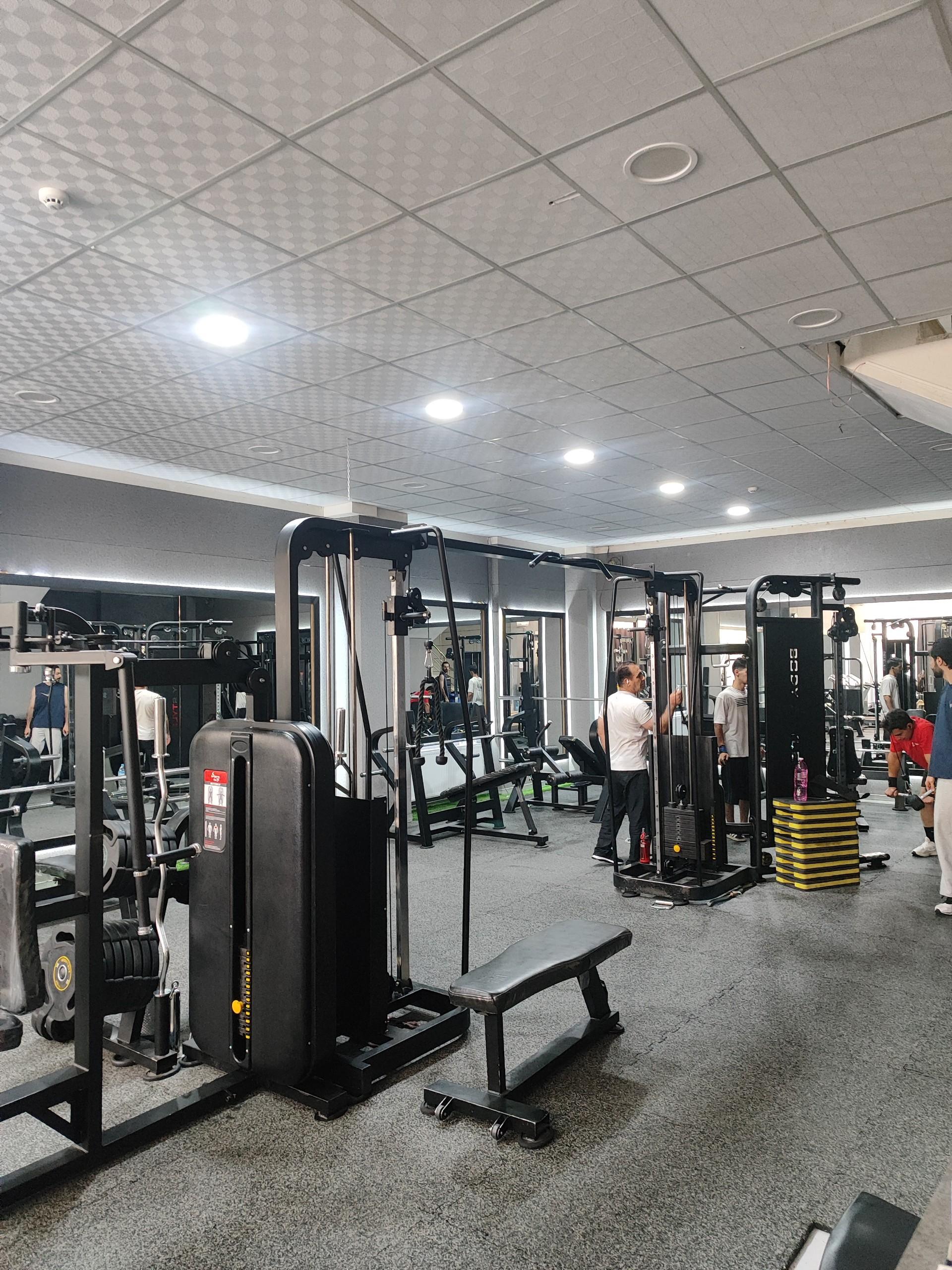 عکس باشگاه بدنسازی زروان جیم