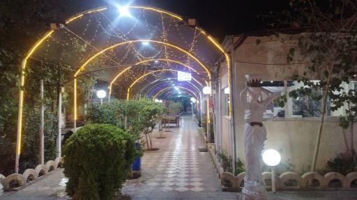 عکس باغ رستوران صنوبر