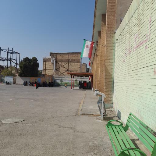 عکس مدرسه شهید مدنی