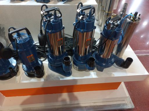 عکس تجهیزات کشاورزی و گلخانه ای مزرعه سبز 