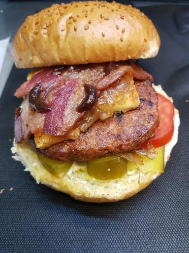 عکس کلاسیک برگر جوینت