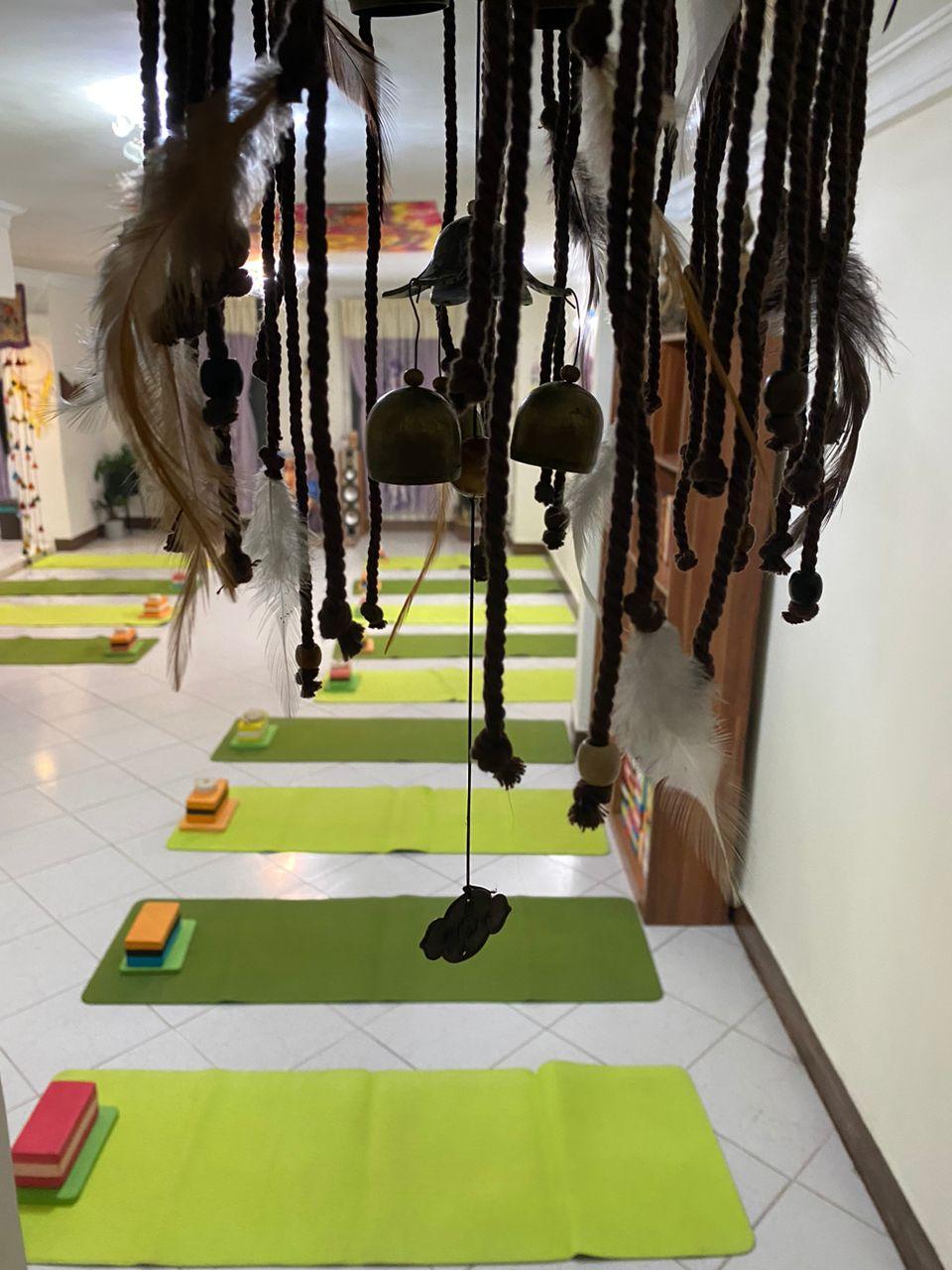 عکس یوگا لبخند کرج