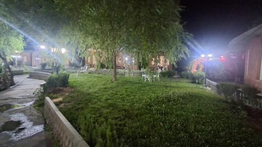 عکس سرای سنتی تخت خان 