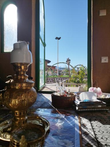 عکس سرای سنتی تخت خان 