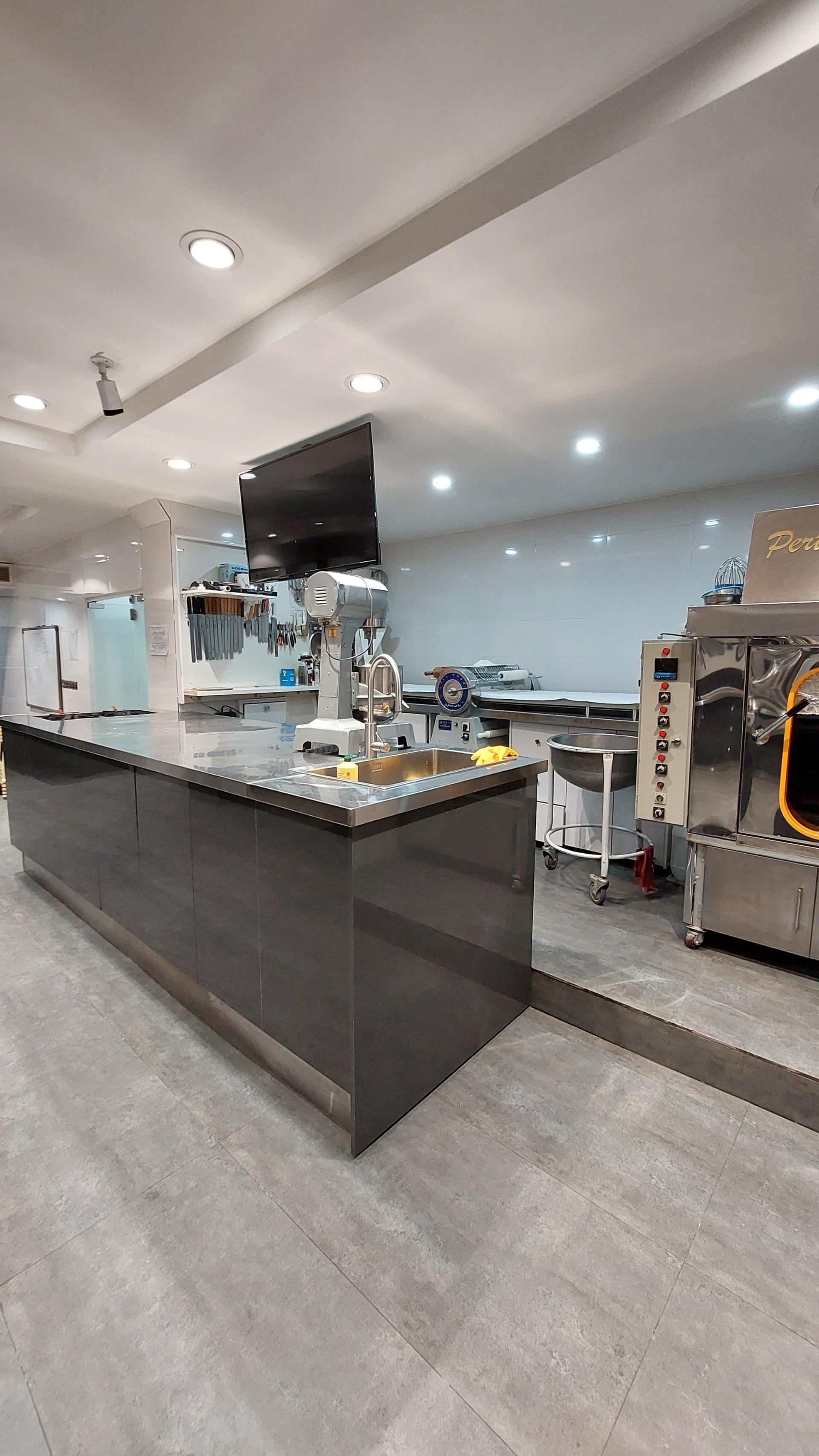 عکس آموزشگاه قنادی پرتیکان