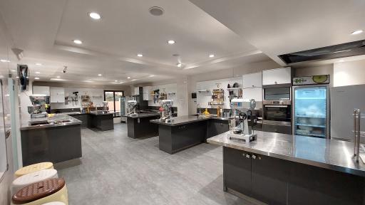 عکس آموزشگاه قنادی پرتیکان