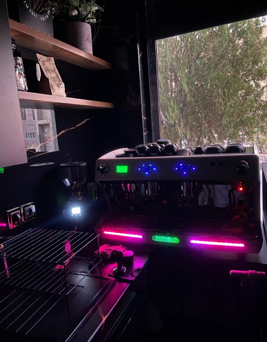 عکس کافه‌بلک‌مون