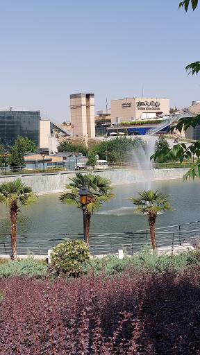 عکس ساختمان باغ کتاب تهران