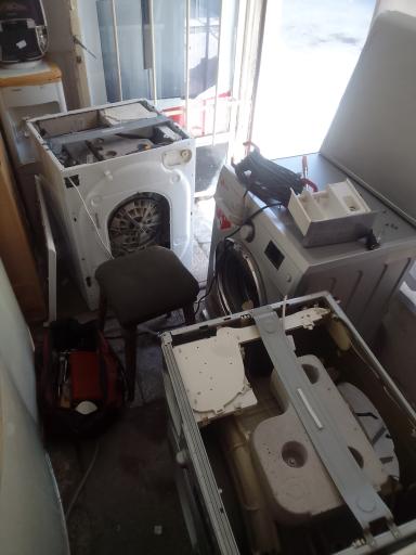 عکس خدمات فنی و تعمیرات لوازم خانگی یخچال لباسشویی کولرگازی