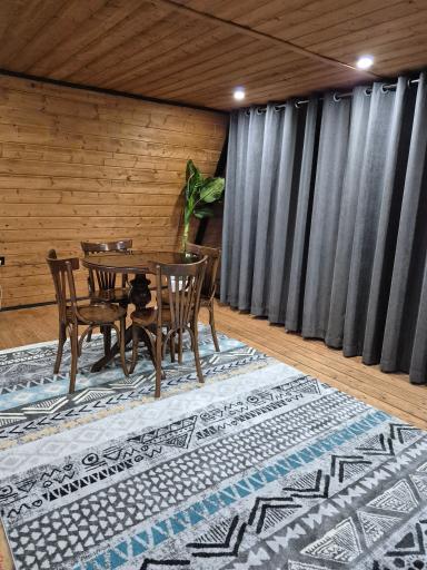 عکس کلبه سوئیسی گرین لانژ