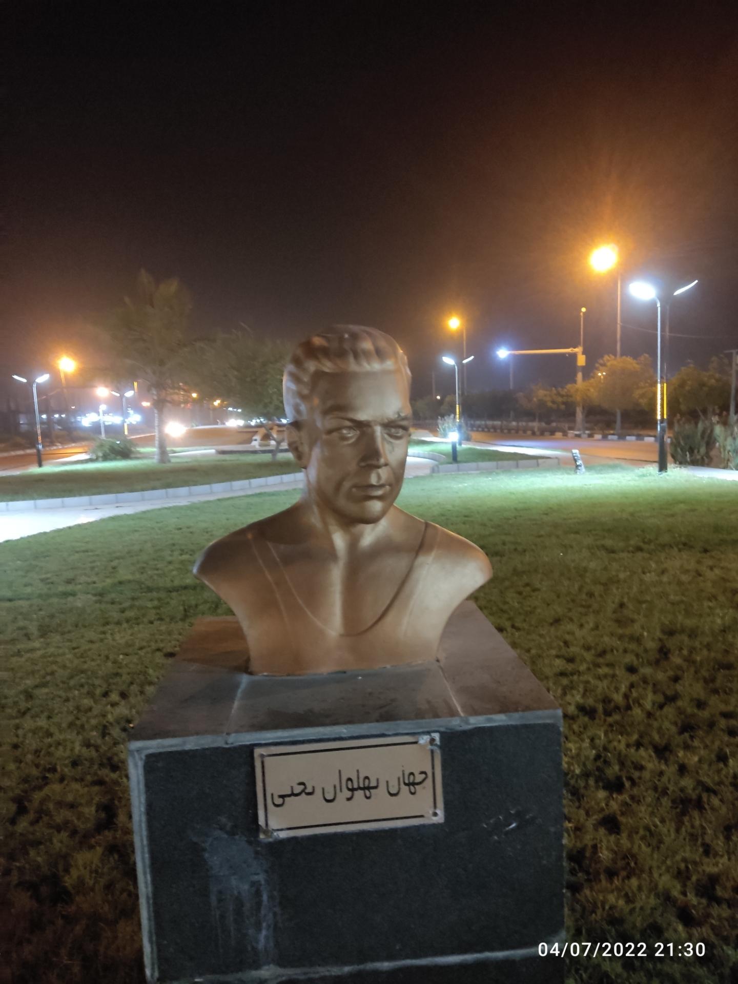 عکس تندیس جهان پهلوان تختی