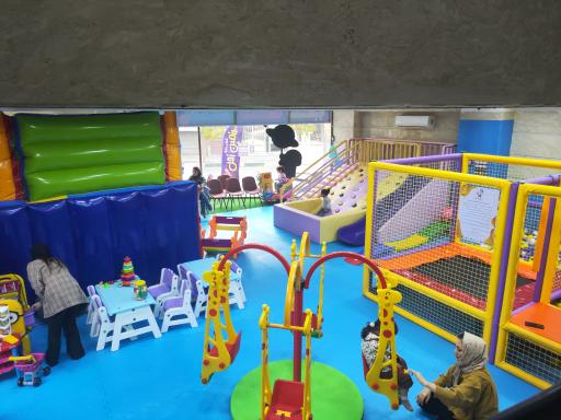 عکس شهربازی سرزمین زحل