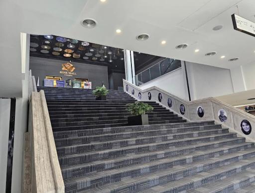 عکس پردیس سینمایی رز مال