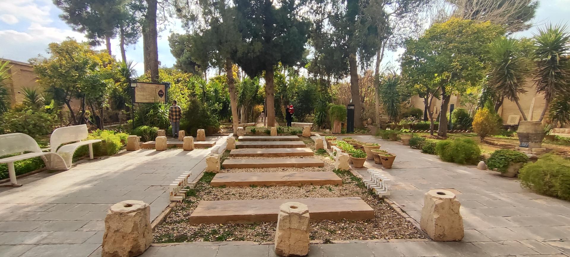 عکس باغ موزه هفت تنان