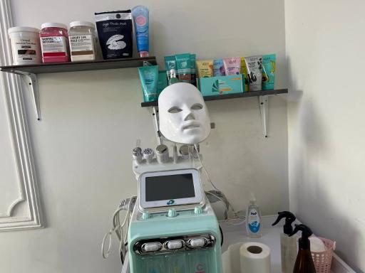 عکس کلینیک زیبایی مه نگار